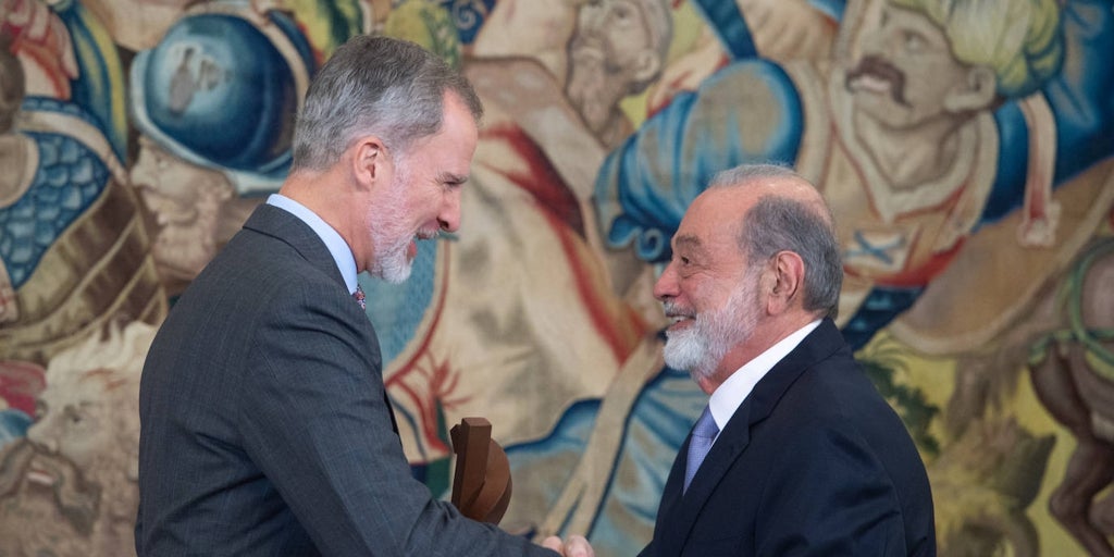 El Rey entrega el Premio Enrique V. Iglesias a Carlos Slim por su contribución al crecimiento de Iberoamérica