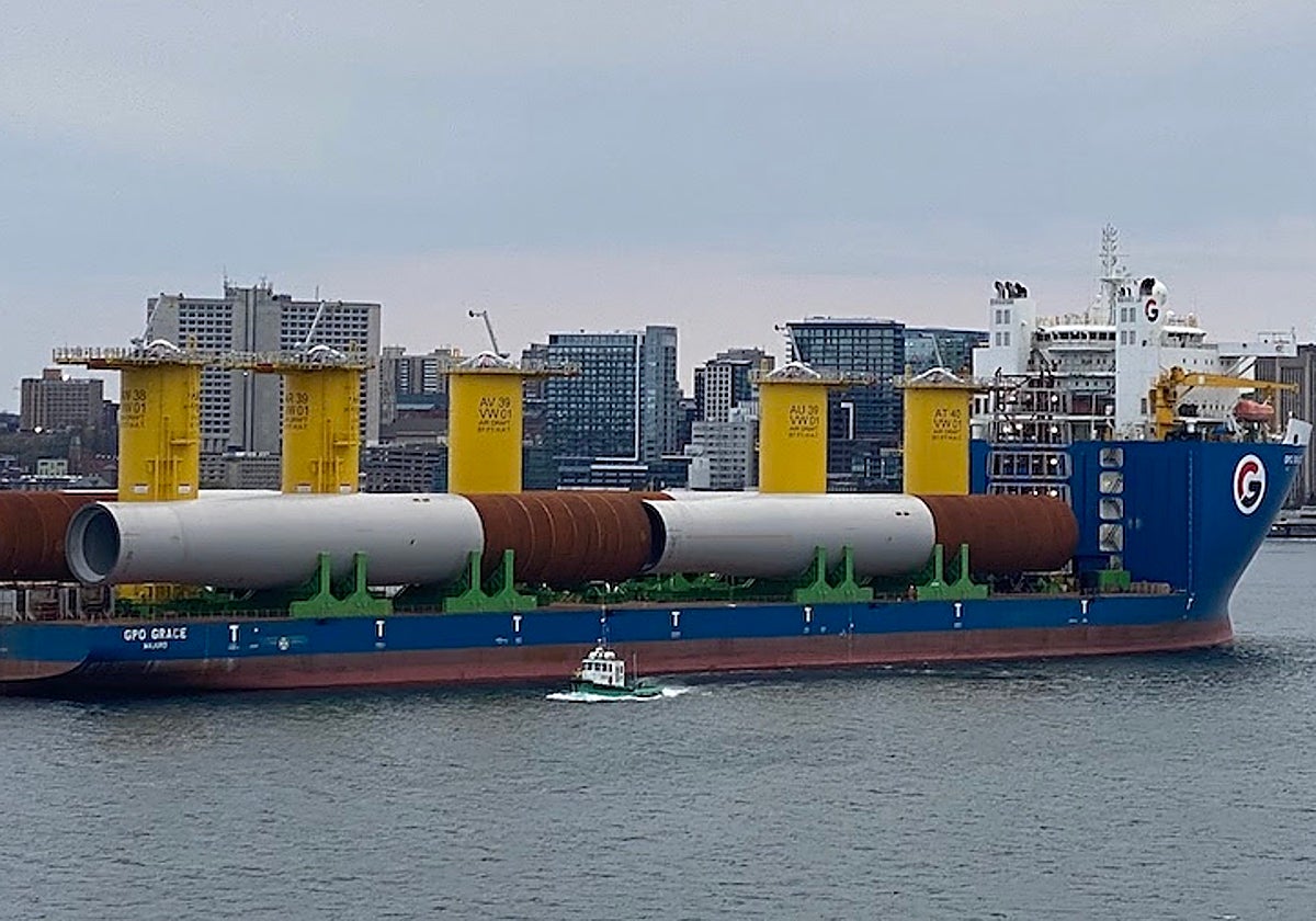 Un buque especial transporta parte de los componentes desde Avilés a Massachusetts