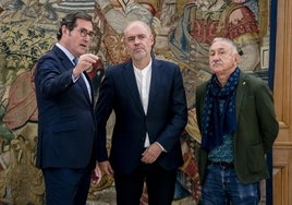 UGT y CC.OO. tildan de «insuficiente» la propuesta de subida del SMI de CEOE y pelearán por un alza del 11%