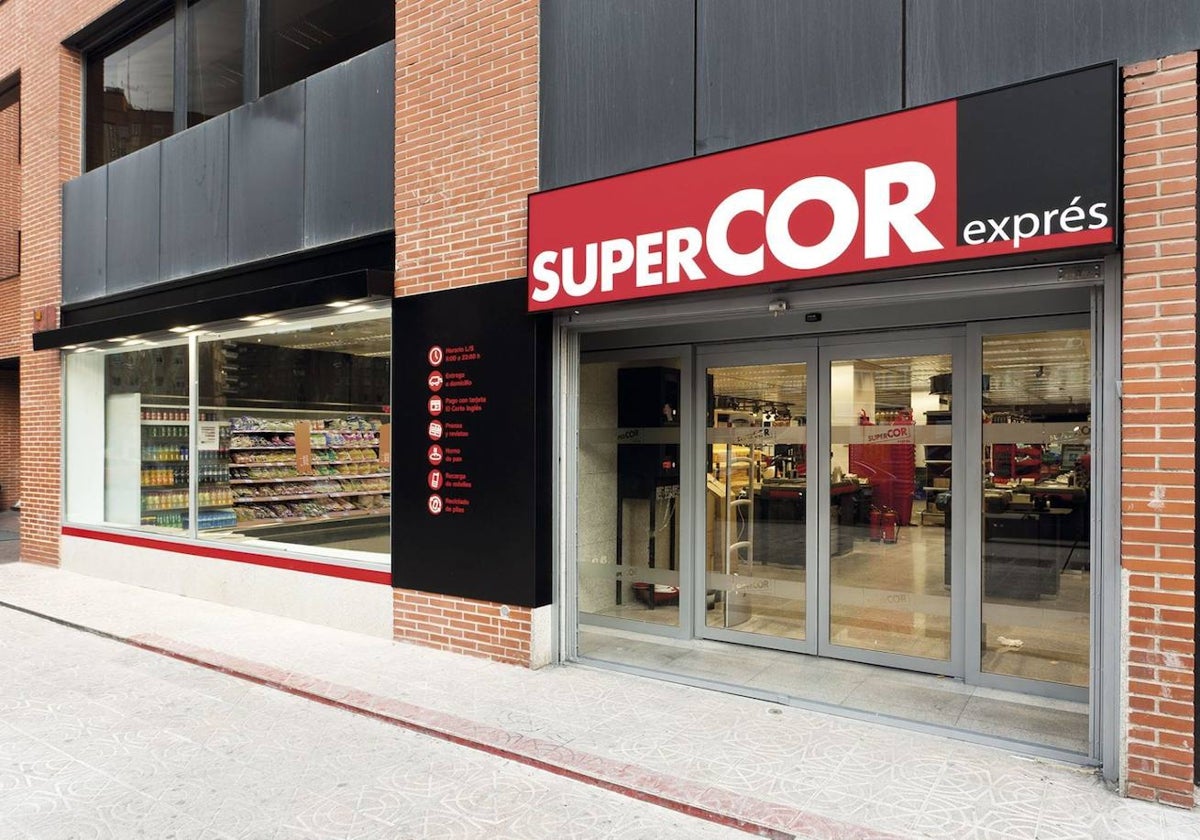 Exterior de uno de los establecimientos de la cadena de supermercados Supercor