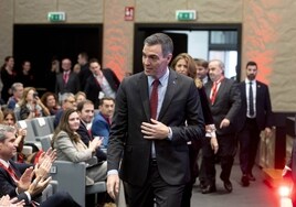 Sánchez regala a las grandes multinacionales extranjeras los halagos que niega a la gran empresa española
