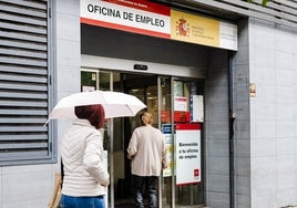 España destruye 11.583 empleos en noviembre por el desplome de la hostelería y el paro cae en 24.573 personas