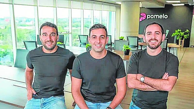 Las 'fintech', los servicios tecnológicos y digitales y el desarrollo de 'sotware' son algunos de los nichos en auge en el ecosistema innovador argentino. En la imagen, los fundadores de Pomelo, una aplicación móvil de finanzas personales que se encuentra entre los proyectos más prometedores del país, y con clara vocación transfronteriza