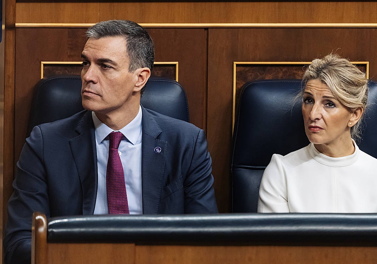 El presidente del Gobierno, Pedro Sánchez, y la vicepresidenta segunda y ministra de Trabajo y Economía Social, Yolanda Díaz
