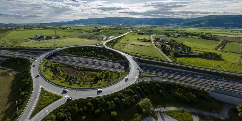 Abertis, infraestructuras que generan aire para avanzar en la movilidad sostenible