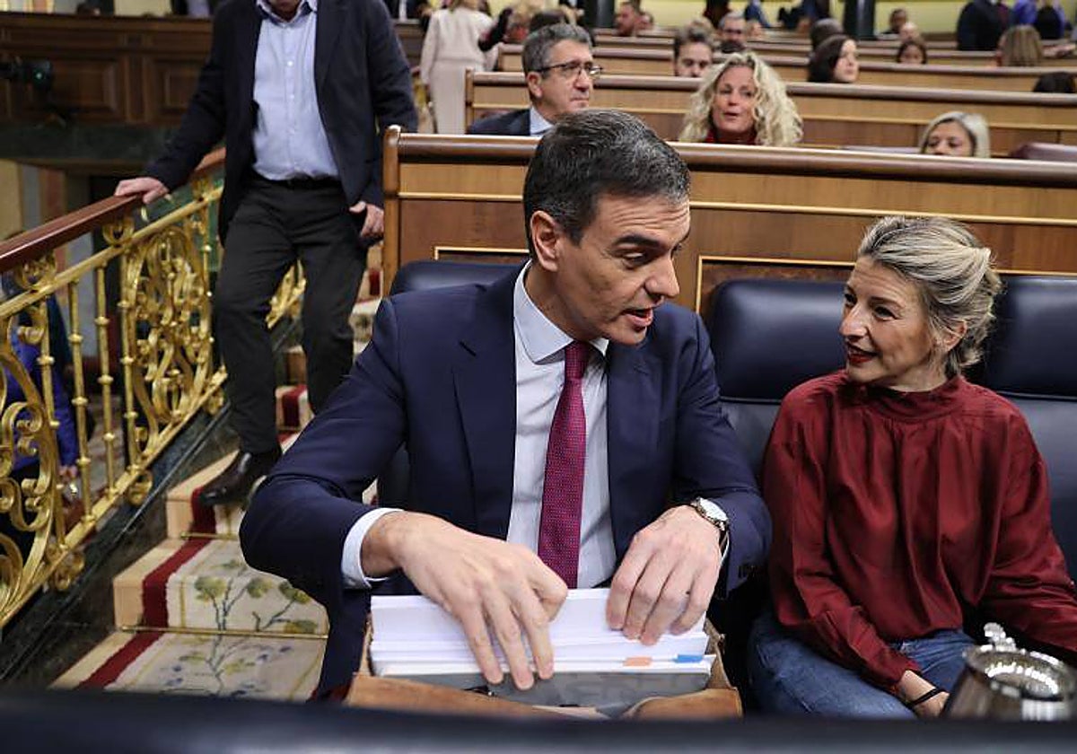 El presidente del Gobierno, Pedro Sánchez, y la vicepresidenta segunda Yolanda Díaz