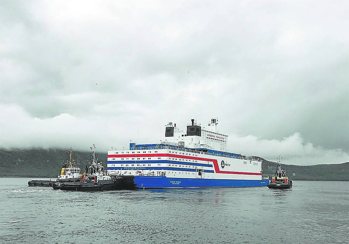 Rusia abrió camino con la primera central nuclear flotante, la Akademik Lomonosov, creada por la empresa Rosatom