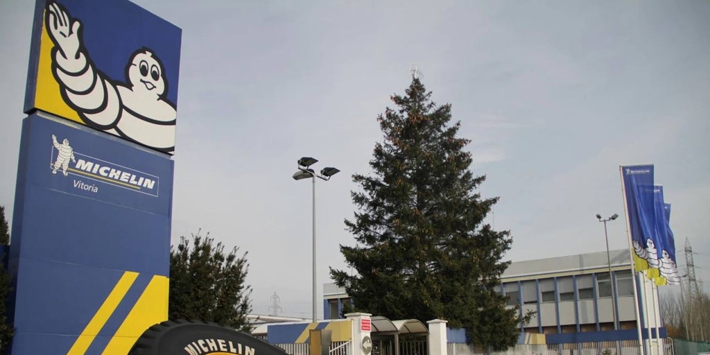 Michelin amplía los calendarios de producción en sus fábricas españolas al 20 y 21 de enero por el conflicto del Mar Rojo Michelin amplía los calendarios de producción en sus fábricas españolas al 20 y 21 de enero por el conflicto del Mar Rojo