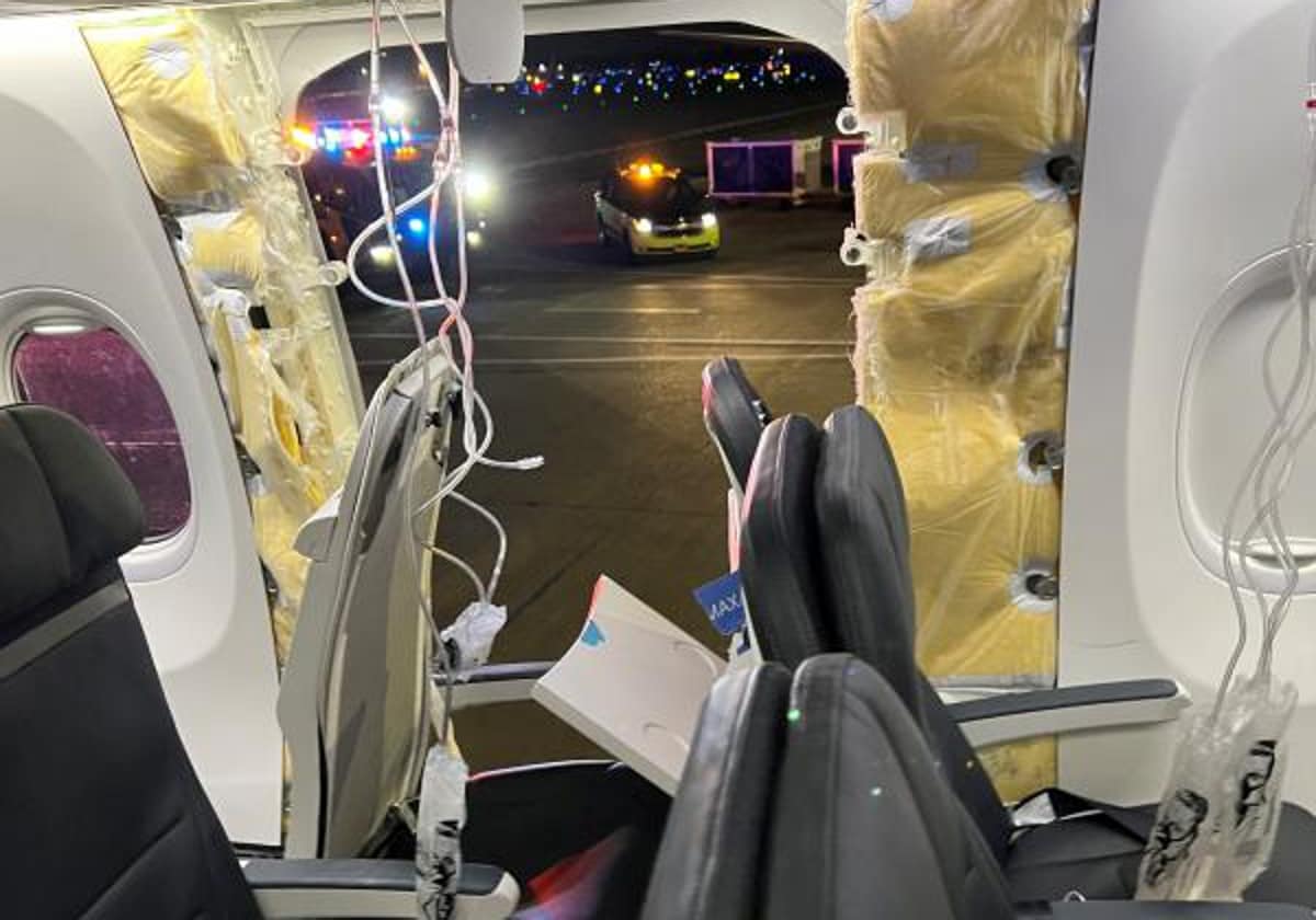 Avión de Alaska Airlines que perdió parte de su fuselaje en pleno vuelo