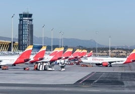 Aena da un respiro a Iberia y los sindicatos al prorrogar hasta el miércoles el límite para resolver el conflicto del 'handling'