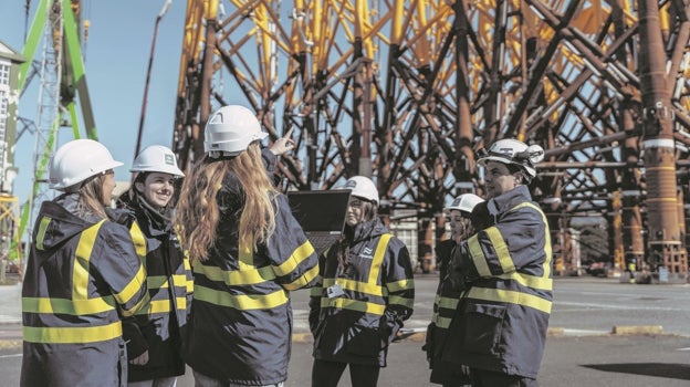 A pie de puerto o astillero y en oficinas y fábrica, Navantia añade a sus covenios de formación con universidades y resto de centros educativos la formación 'in company'