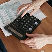 Estos son los pensionistas que están exentos de pagar el IRPF en la próxima Declaración de la Renta