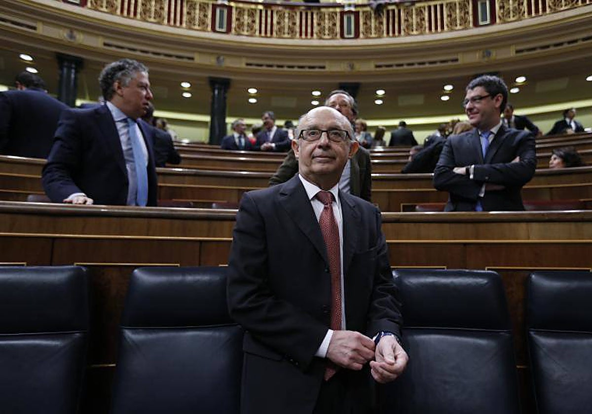 El ministro de Hacienda, Cristóbal Montoro, en el Congreso de los Diputados en 2016