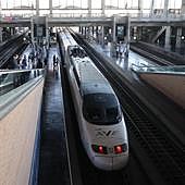 Renfe lanza descuentos de hasta el 30% para viajar en trenes AVE: requisitos para conseguir la oferta