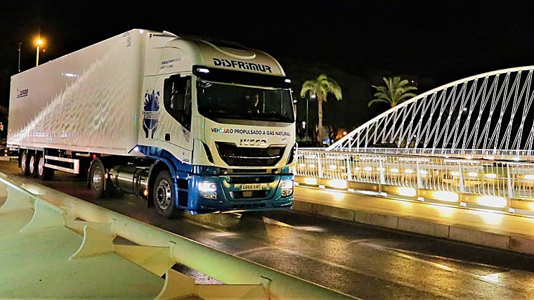 Uno de los modelos de camión propulsado con gas natural que utiliza la empresa de transportes Disfrimur