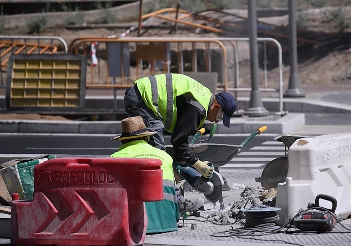 Trabajadores del sector de la construcción durante su jornada laboral