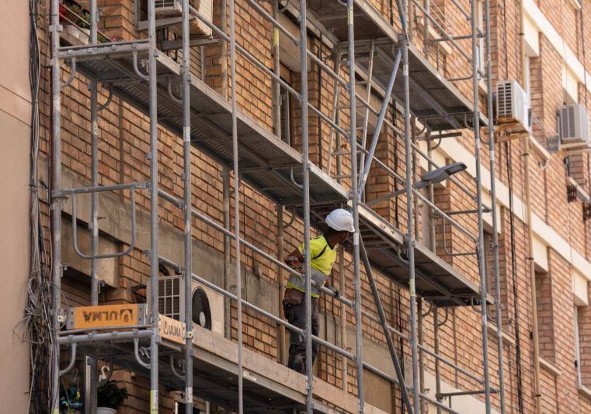 Los permisos para reformas caen un 8% por el pinchazo de los fondos europeos para rehabilitación de vivienda