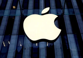Bruselas multa con 1.800 millones de euros a Apple por restringir a otras plataformas como Spotify