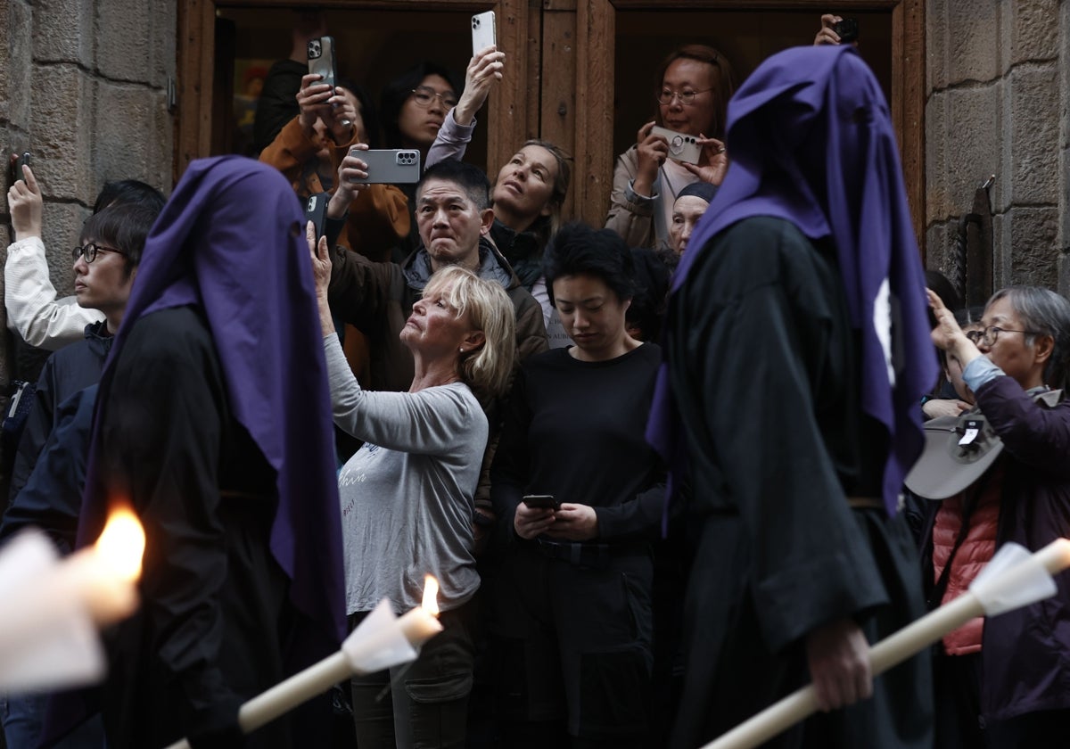 Turistas en la procesión de Pamplona