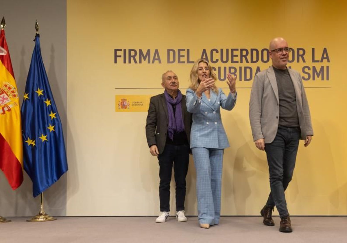 Yolanda Díaz junto a Unai Sordo y Pepe Álvarez