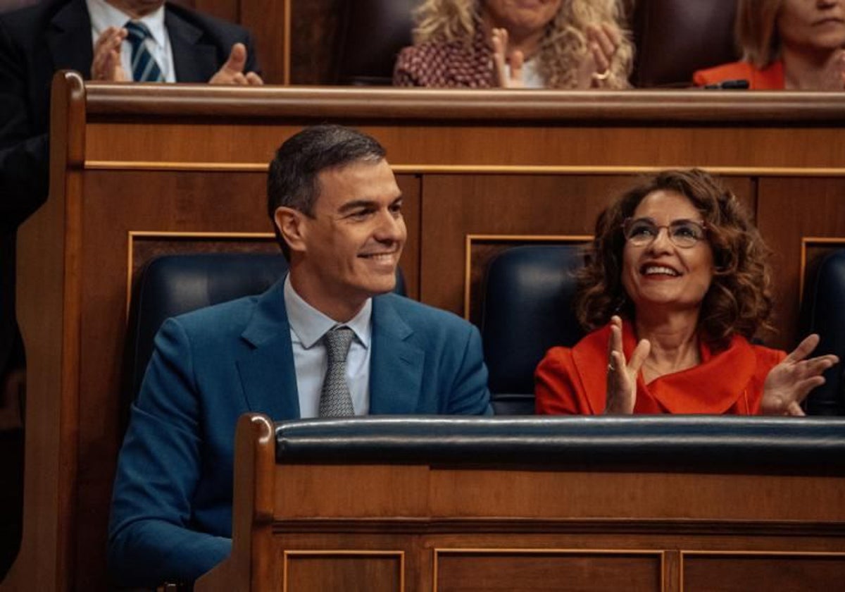 El presidente del Gobierno y la vicepresidenta primera, ayer en la sesión de control del Congreso