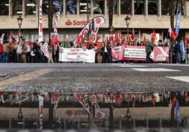 Los sindicatos cifran en un 75% el seguimiento de la huelga de banca