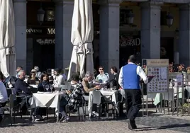 España crea 193.585 empleos por el fuerte tirón de la hostelería en Semana Santa y supera los 20,9 millones de afiliados en marzo