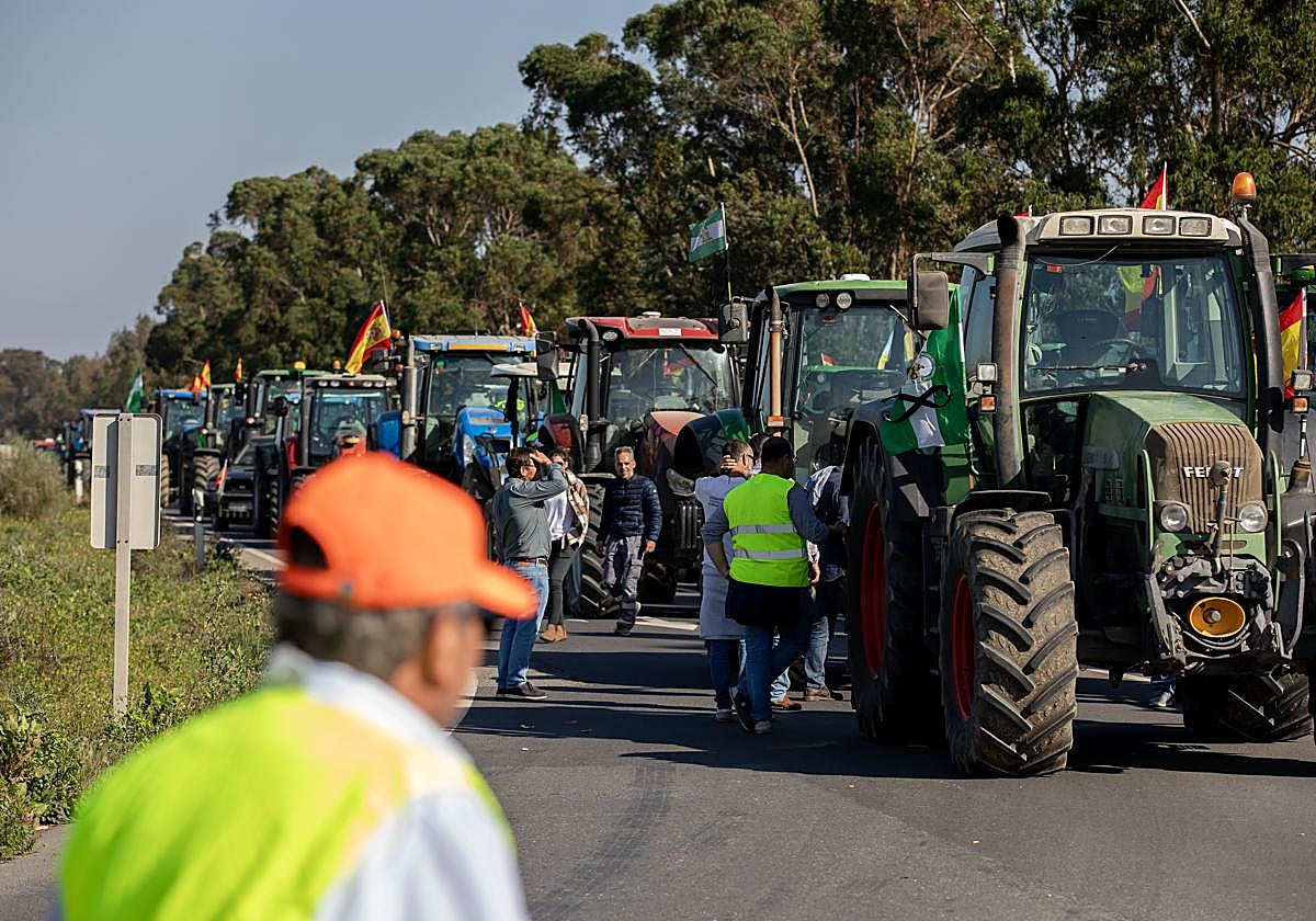Tractoradas y corte de carreteras agricultores de Huelva
