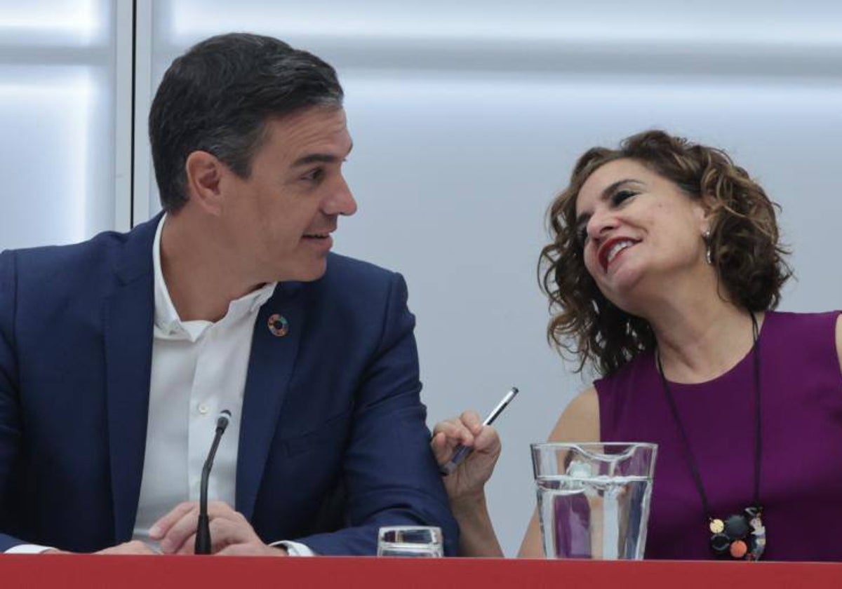 Pedro Sánchez y María Jesús Montero