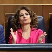 El presidente del Gobierno, Pedro Sánchez, y la vicepresidenta primera y ministra de Hacienda, María Jesús Montero