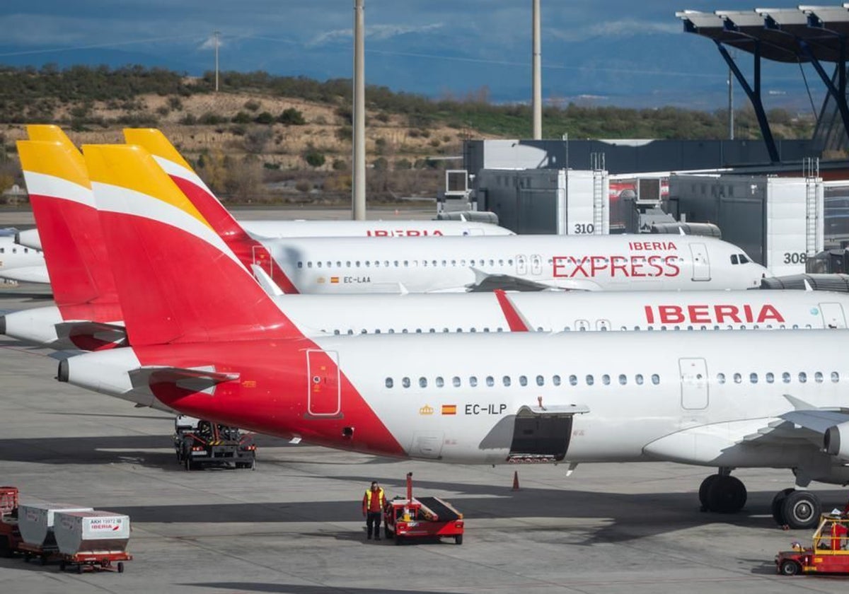 Aeronaves de Iberia en una terminal aeroportuaria