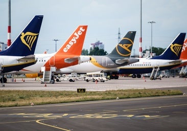 Las aerolíneas abandonan el 'low cost' y llevan los billetes a récord