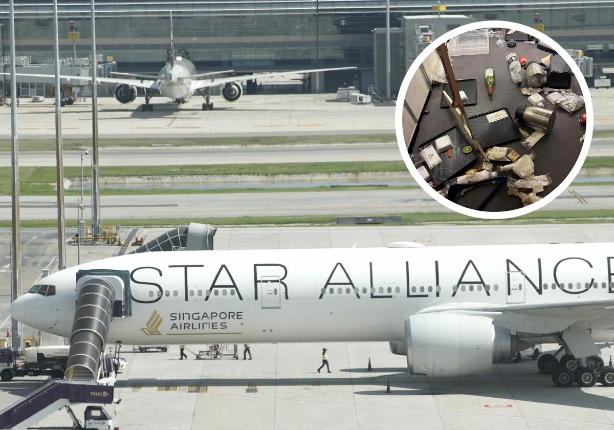 Un avión de Singapore Airlines y las bebidas tiradas en el suelo por las turbulencias