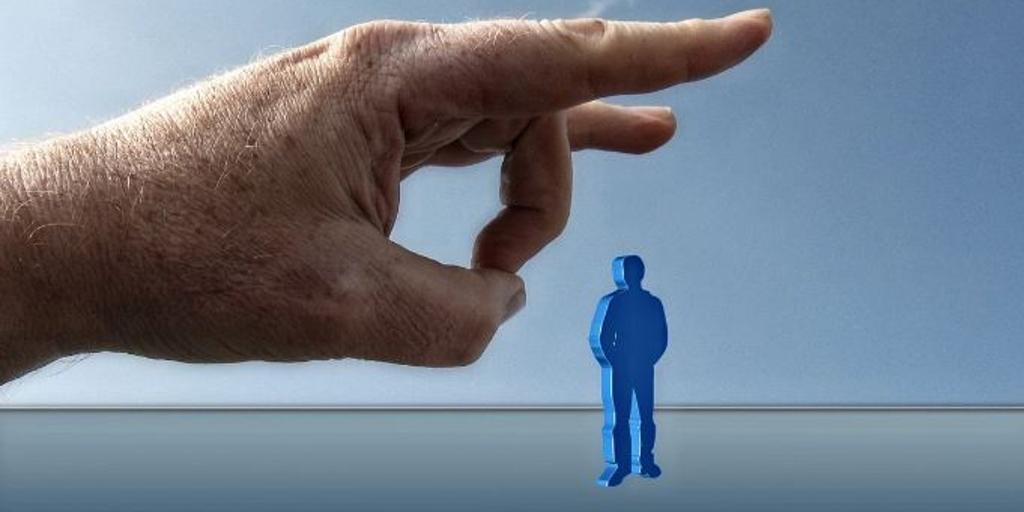 Özel bir WhatsApp grubunda patrona hakaret etmek işten çıkarılmayı haklı çıkarmaz