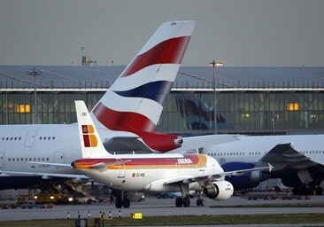 Un avión de Iberia en el aeropuerto de Heathrow