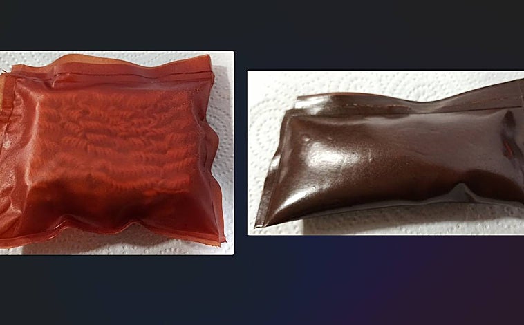 Imagen principal - En envase comestible de una ración individual de fideos instantáneos en el que la salsa de tomate está integrada en el propio envase y al lado otro envase comestible de una ración individual de muesli con el cacao integrado en el material comestible del envase que se disuelve en leche caliente. Fruta con el recubrimiento de Bio2Coat y sin él 