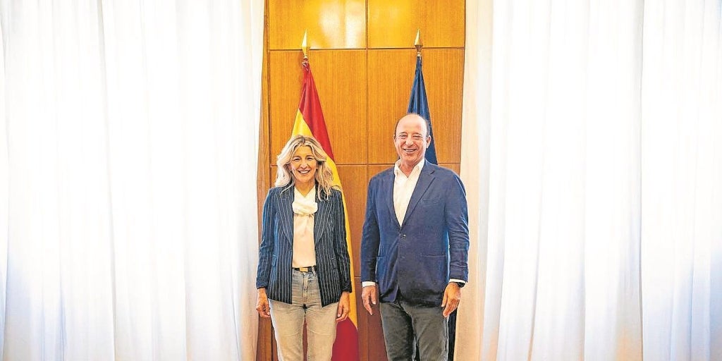 Yolanda Díaz büyük şirketi dinliyor ve CEOE'ye çalışma saatlerinin azaltılmasının ötesinde bir anlaşmaya varması için daha fazla zaman verecek