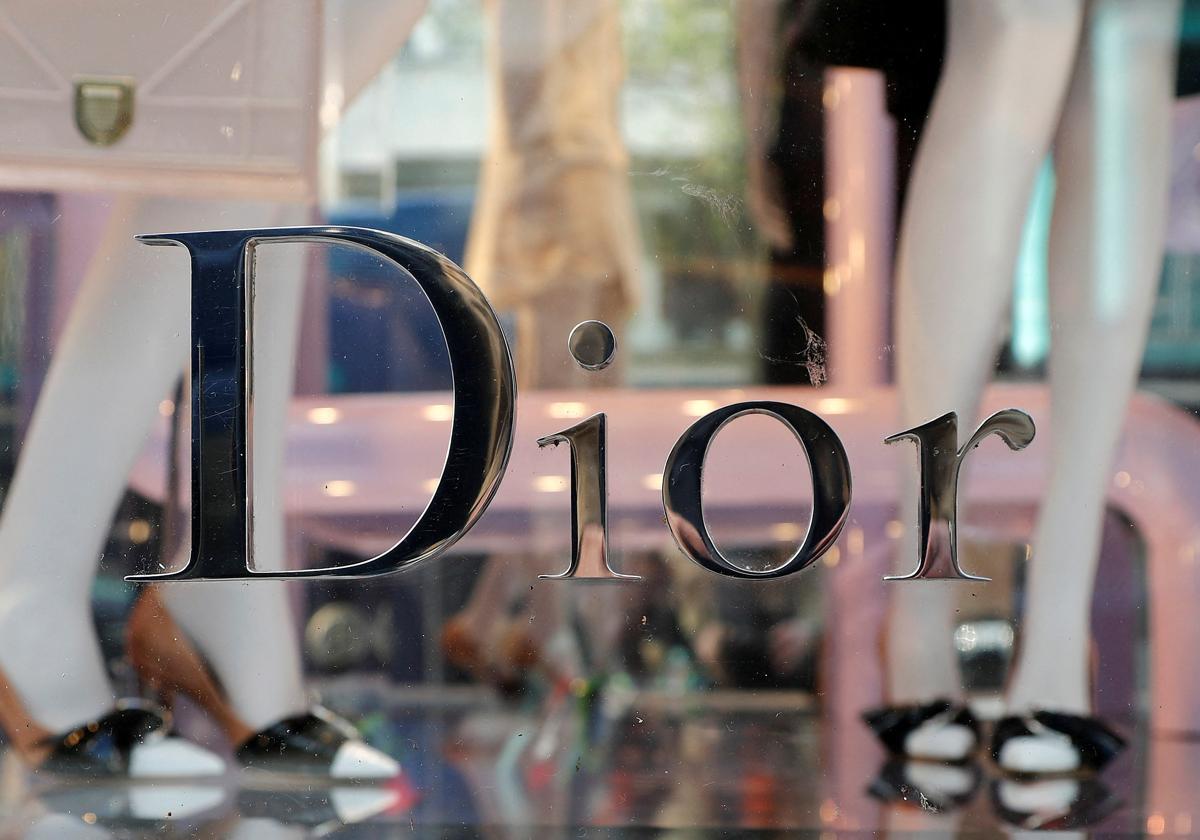 El escaparate de una tienda de Dior en una imagen de archivo