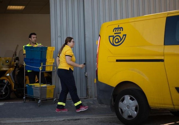 Cuánto dinero cobra un trabajador de Correos en España en 2024: sueldo base y complementos