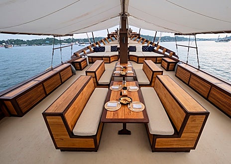 Imagen secundaria 1 - IIIIFotos de las embarcaciones de lujo que se pueden alquilar en la empresa española Yanpy