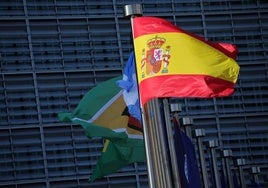 Bruselas abre expediente a España por persistir en la discriminación a los interinos