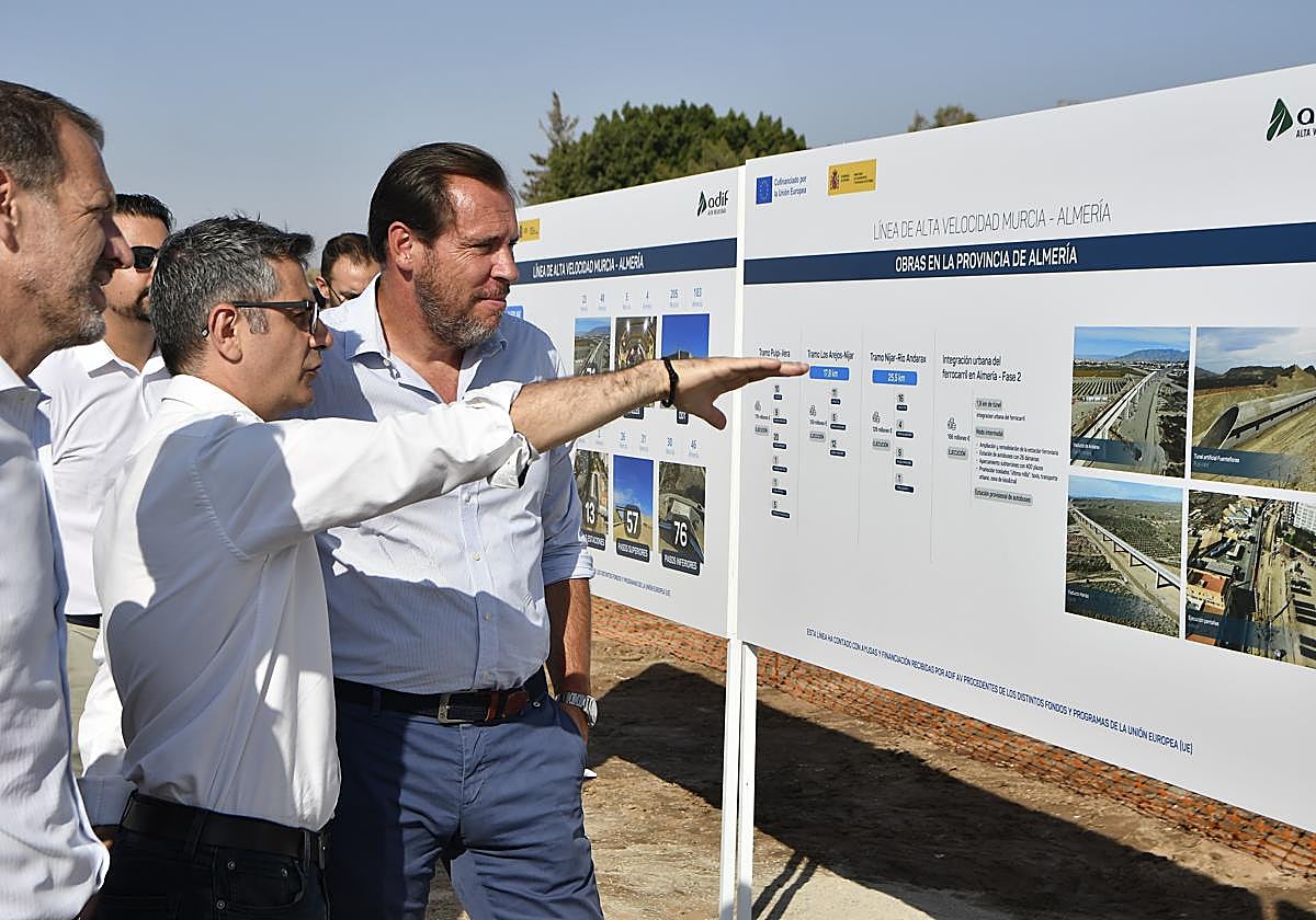 Bolaños y Puente del visitan las obras del Viaducto Barranco del Cebollero de la línea de alta velocidad en Almería.