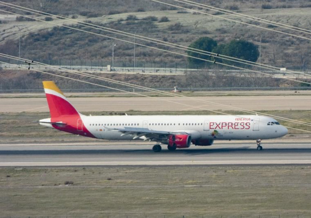 Iberia Express es una filial de bajo coste perteneciente a Iberia