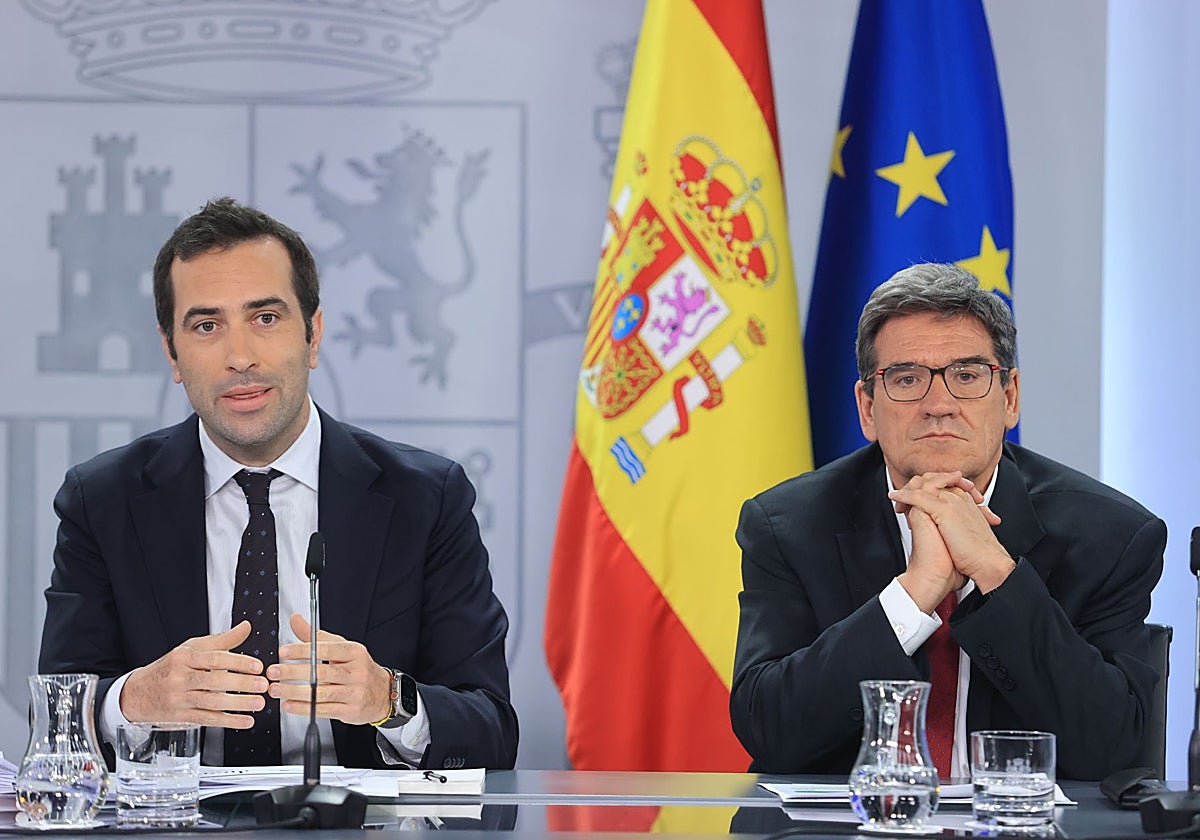 Carlos Cuerpo (izq.), ministro de Economía, y José Luis Escrivá, propuesto para gobernador, en una imagen de archivo