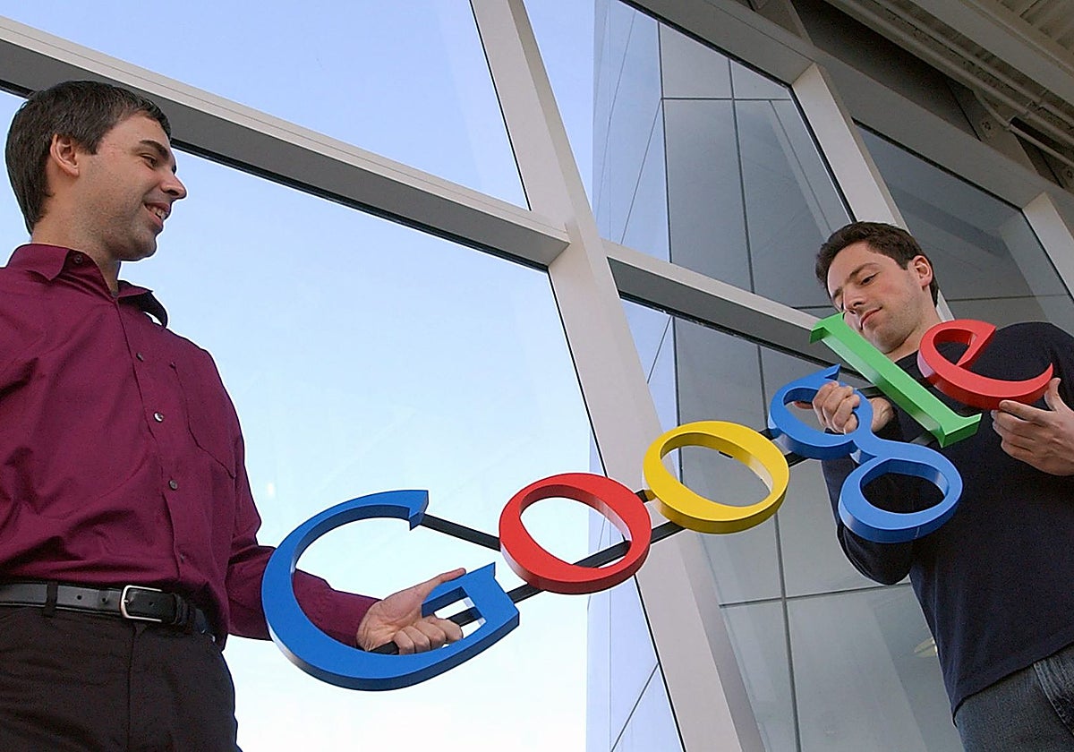 Larry Page (izquierda) y Sergey Brin, cofundadores de Google, en la sede de la empresa en Mountain View, California