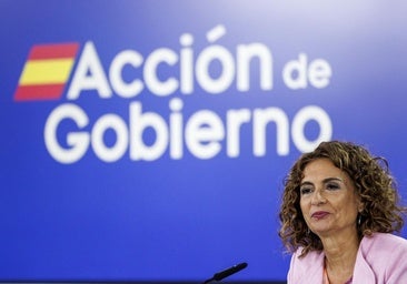 Montero amenaza con dejar sin 12.000 millones a las comunidades y municipios si no se avala su senda de déficit