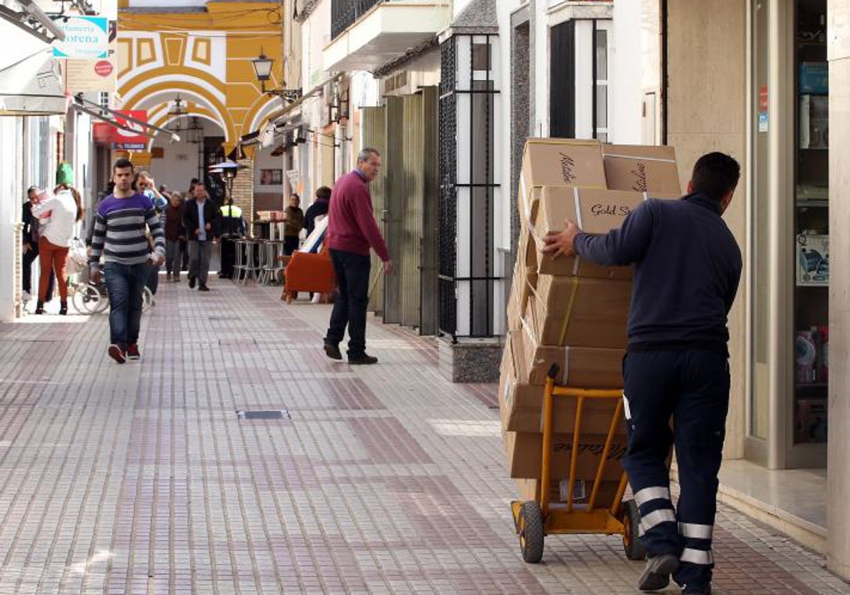 Calle comercial en la ciudad de Sevilla