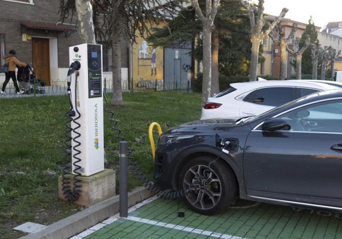 El coche eléctrico crece poco