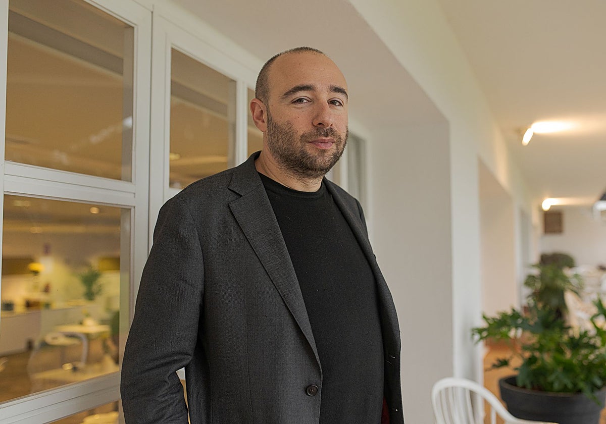 Yascha Mounk, uno de los politólogos más famosos del mundo, tras su entrevista con ABC