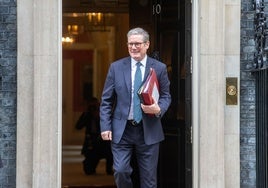El Gobierno británico laborista anuncia una de las mayores subidas de impuestos en 14 años
